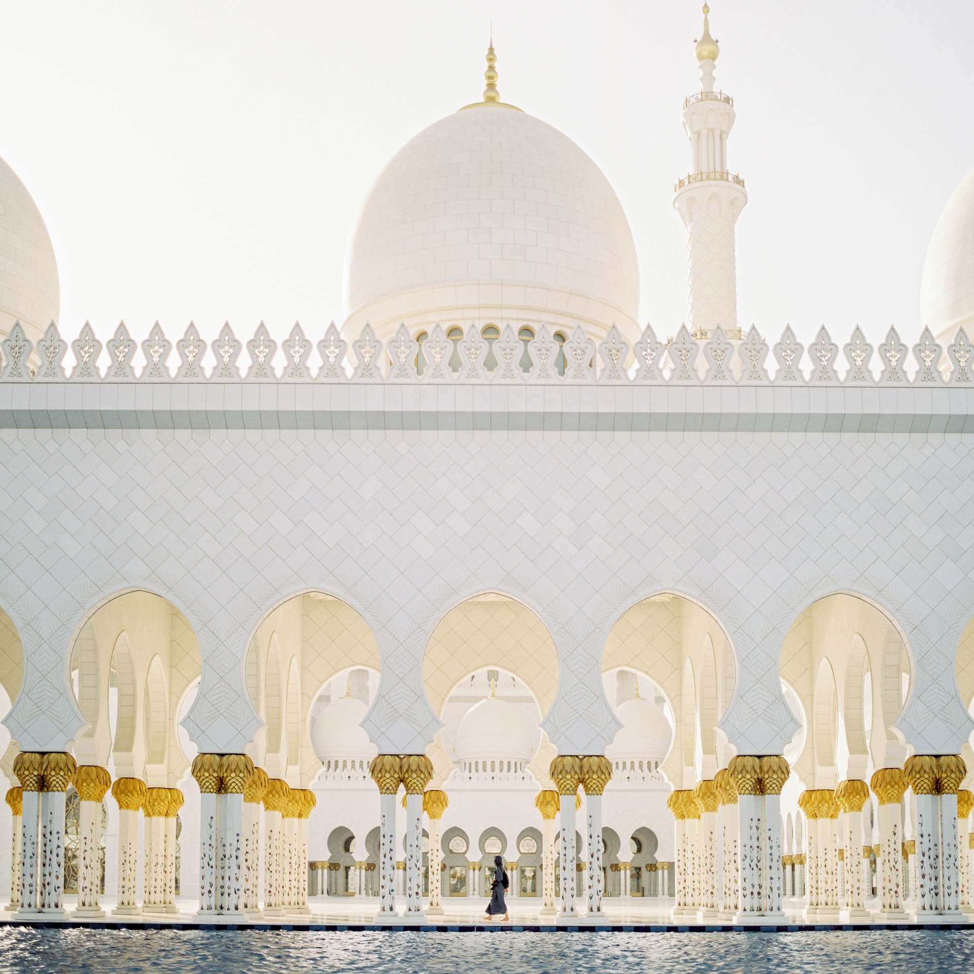 abu-dhabi-grand-mosque-center abu-dhabi-grand-mosque-center
